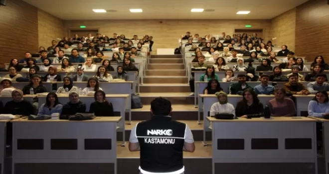 Kastamonu’da üniversite öğrencileri uyuşturucuya karşı bilgilendirildi
