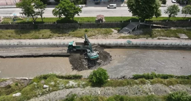 Kastamonu’daki İnebolu Çayı’nda selin izleri siliniyor