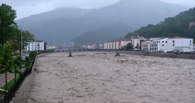 Kastamonu’nun Bozkurt ilçesinde şiddetli yağış nedeniyle eğitime ara verildi