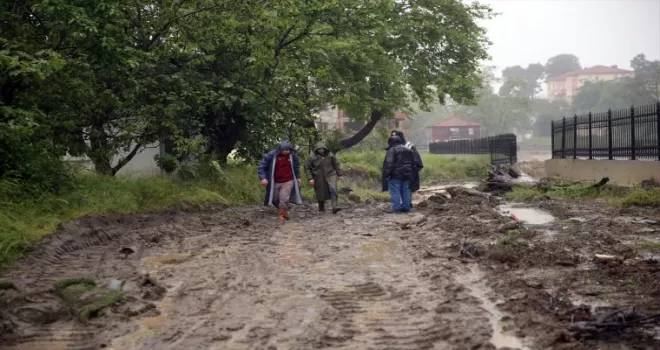 Kastamonu’nun İnebolu ilçesinde sel Evrenye köyünde zarara yol açtı