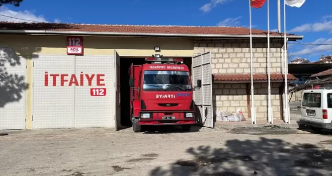 Kastamonulu itfaiyeciler enkaz altından anne ile kızını 3 saat arayla çıkardı