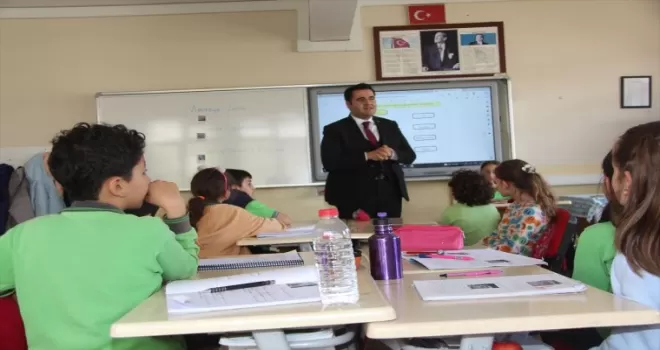 Kaymakam Gökcecik öğrencilerle ders işledi