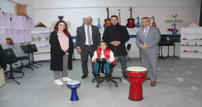 Kaymakam Gürçam, Bilim ve Sanat Merkezini ziyaret etti