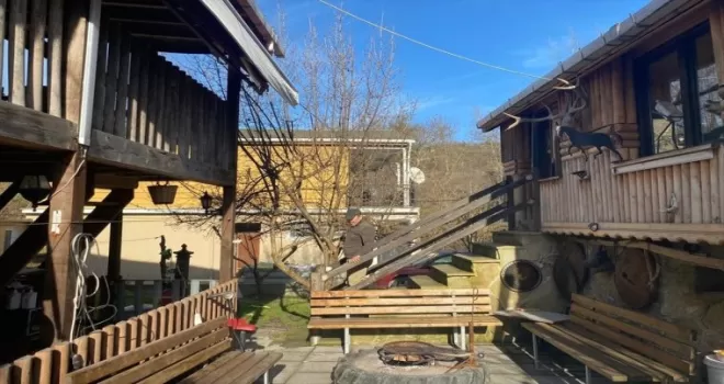 Kıbrıs gazisi atık malzemelerle el sanatını konuşturuyor