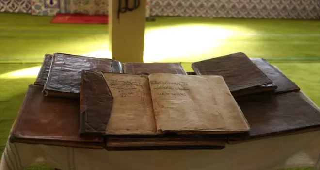 Köy camisindeki yüzlerce yıllık el yazması Kur'an cüzleri korumaya alındı