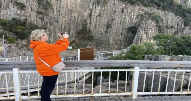 Kruvaziyer yolcuları Bartın Irmağı’nda tekne turu yaptı