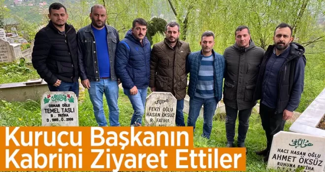 Kurucu Başkanın Kabrini Ziyaret Ettiler
