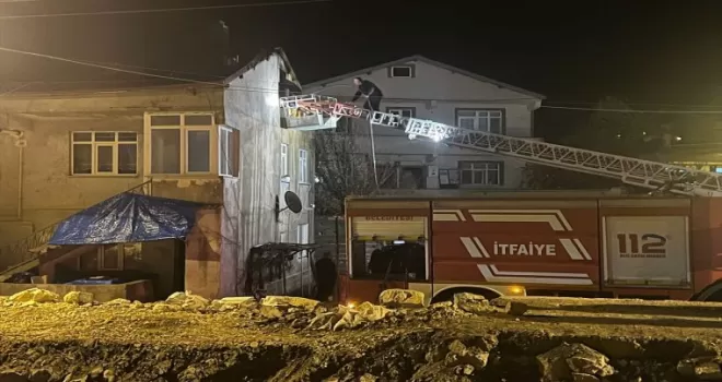 Ladik’te çatı yangını hasara yol açtı
