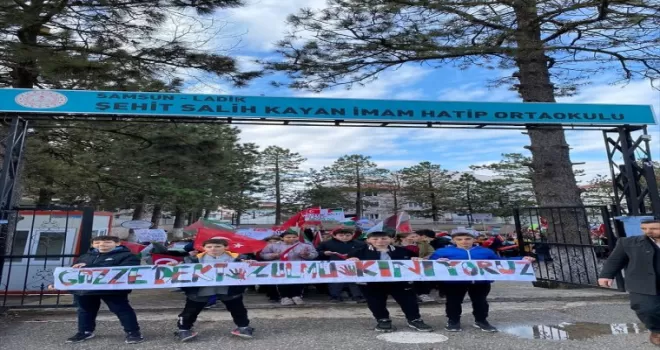 Ladik’te öğrencilerden Gazze’ye destek yürüyüşü