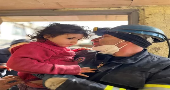 Maden işçileri, Hatay'da 5 yaşındaki kız çocuğunu enkazdan kurtardı