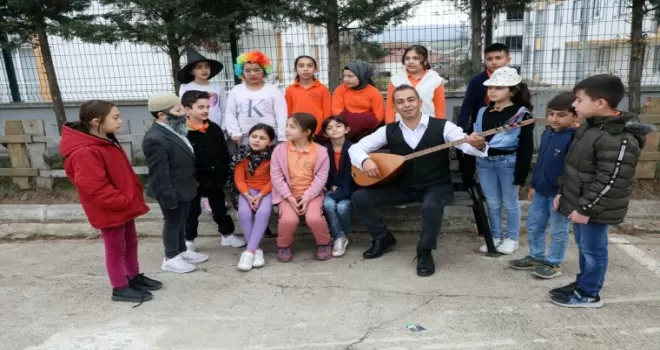 Mahir öğretmen dersleri eğlenceli hale getirip öğrenmeyi kolaylaştırıyor