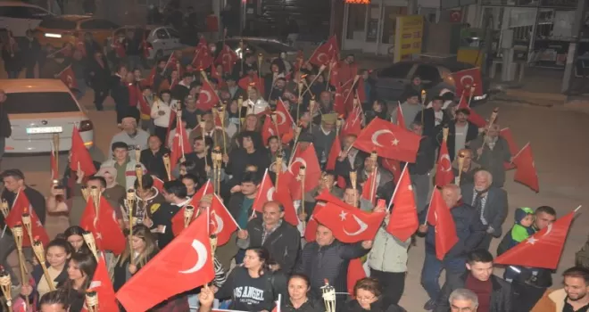 Mengen'de Cumhuriyet Bayramı fener alayı ve konserle kutlandı