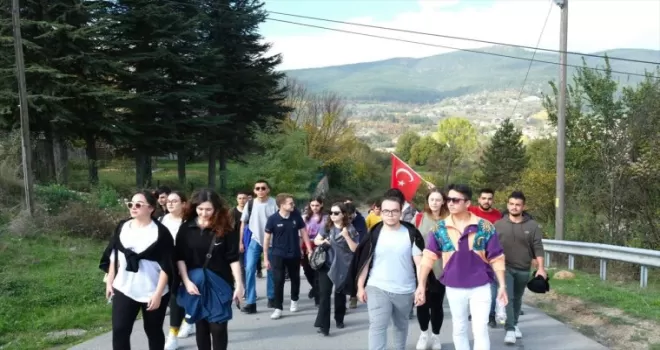 Mengen’de üniversite öğrencileri çevre temizliği yaptı