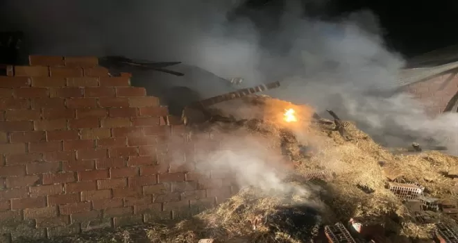 Merzifon’da 400 balya saman yandı
