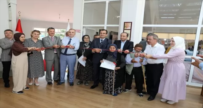 Merzifon’da huzurevi sakinleri sergi açtı