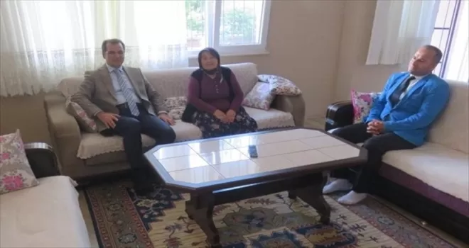 Merzifon Kaymakamı Güldoğan, şehit ailesi ve gaziyi ziyaret etti