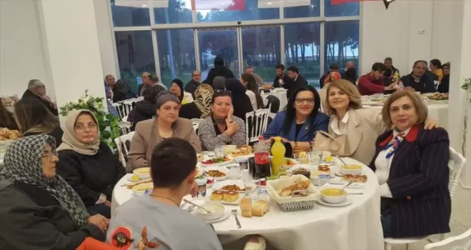 MHP Alaçam İlçe Teşkilatı iftar programı düzenledi