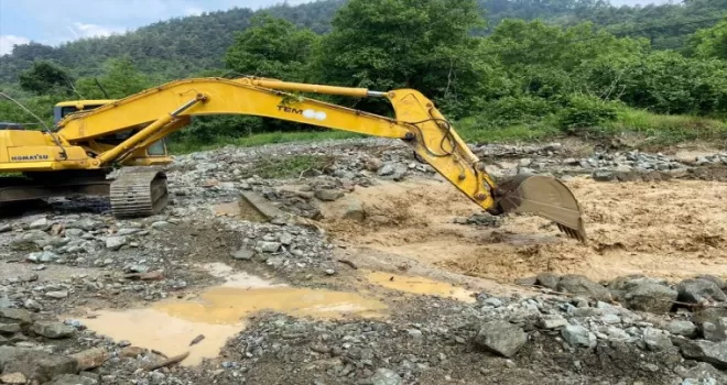 Mudurnu’da sağanak, taşkın ve heyelana neden oldu