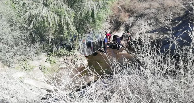 Niksar’da devrilen otomobilin sürücüsü yaralandı