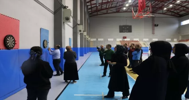 Of’ta öğretmenler arası dart turnuvası düzenlendi