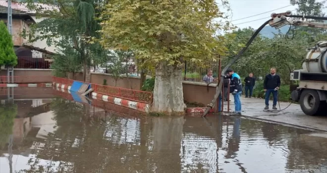 Of’ta sağanak hayatı olumsuz etkiledi