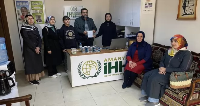 Öğrenciler kumbaralarda biriktirdikleri parayı Filistin’e bağışladı