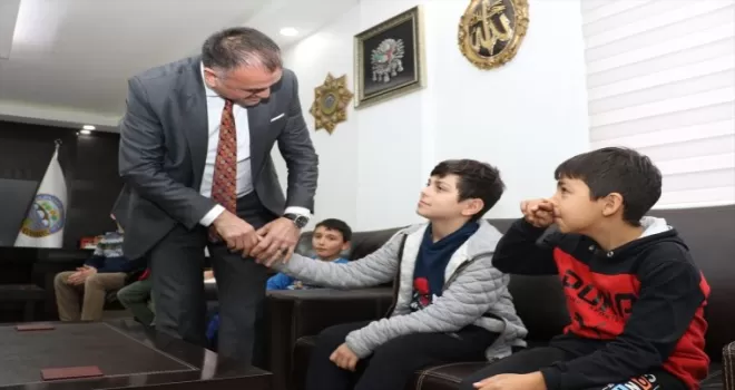 Öğrencilerden Salıpazarı Belediye Başkanı Akgül'e ziyaret