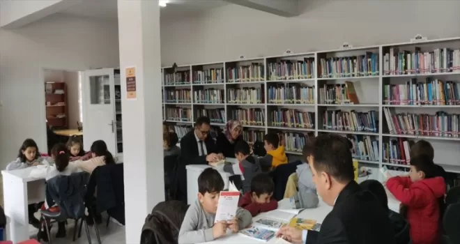 Oğuzlar Belediye Başkanı Yıldırım, öğrencilerle kitap okudu