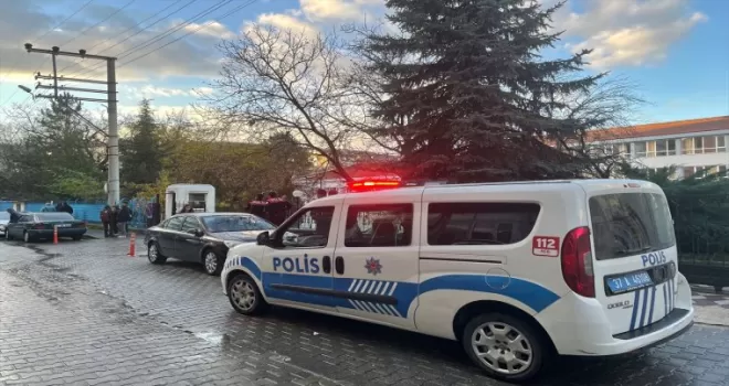 Okuldan uzaklaştırılan lise öğrencisi müdür yardımcısını bıçakla yaraladı