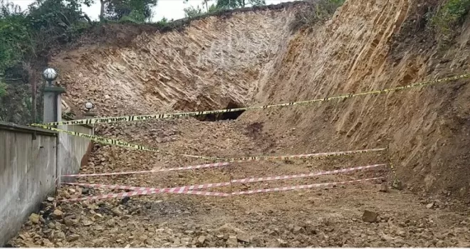 Ordu'da belediyenin yol çalışmasında mağara bulundu