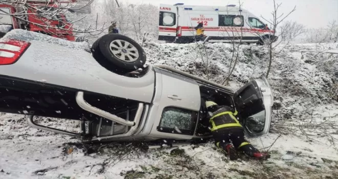 Ordu’da kamyonetin fındık bahçesine devrildiği kazada 2 kişi yaralandı