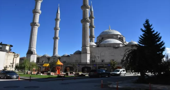 Ordu'da öğrenciler Ulu Cami'nin alt katındaki kütüphanenin müdavimi oldu