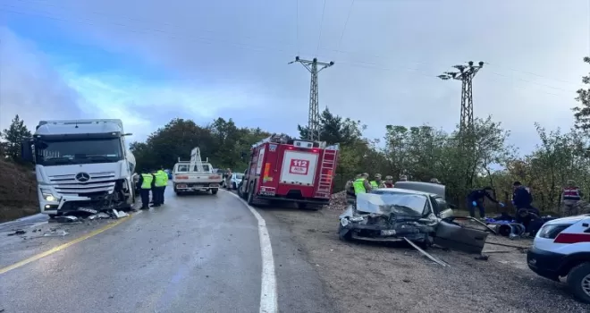 Ordu’da otomobil ile tırın çarpıştığı kazada 3 kişi öldü, 3 kişi yaralandı
