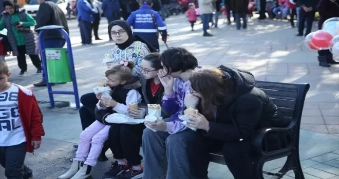 Ordu'daki festivalde 10 ton hamsi tüketildi