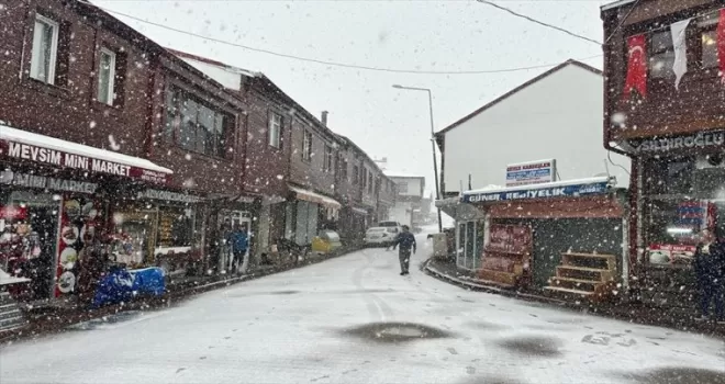 Ordu’nun Çambaşı Yaylası’nda kar yağışı etkili oluyor