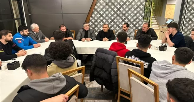 Ordu Valisi Sonel, sahalara dönecek Orduspor takımıyla buluştu