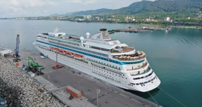 Ordu’ya demirleyen kruvaziyerler kentte turizmi hareketlendirdi