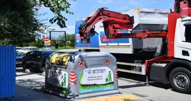 Ortahisar’da çöp konteynerleri temizlendi