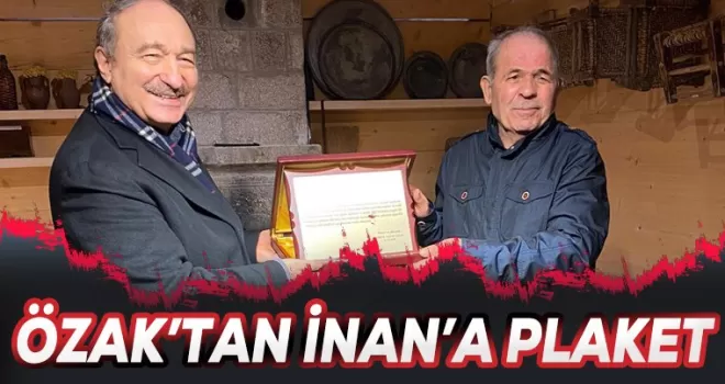 Özak'tan Dursun Ali İnan'a Plaket