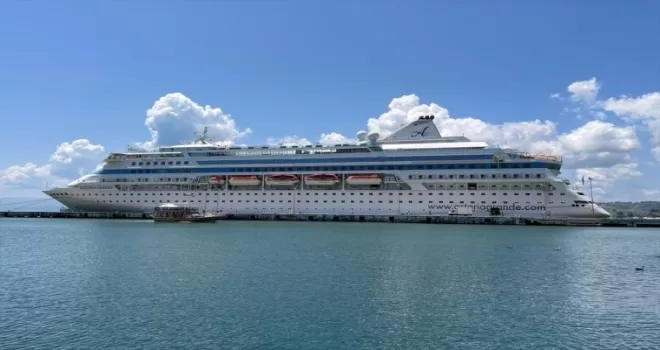 Panama bandıralı kruvaziyer “Astoria Grande“ 741 yolcusuyla Sinop’a geldi