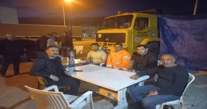Pazar Belediye Başkanı Yılmaz, deprem bölgesini ziyaret etti