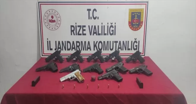 Rize’de 12 ruhsatsız tabancayı satmaya çalışan 2 şüpheli yakalandı