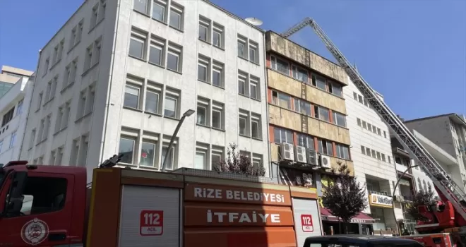 Rize'de bir binanın çatı katında çıkan yangın söndürüldü