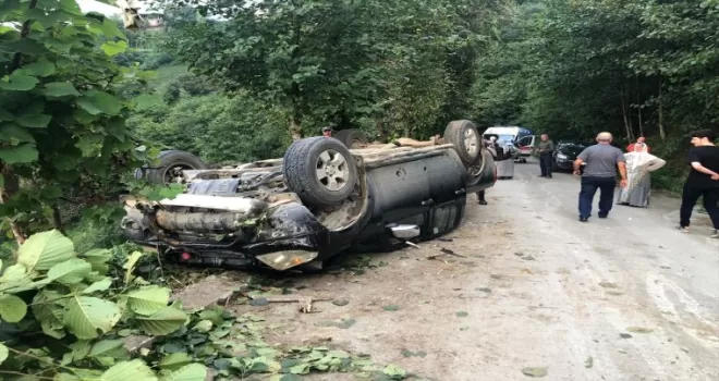 Rize’de devrilen kamyonetteki 4 kişi yaralandı