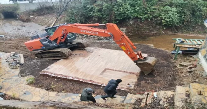 Rize’de inşaatı durdurulan ruhsatsız restoran ile 11 bungalov yıkıldı