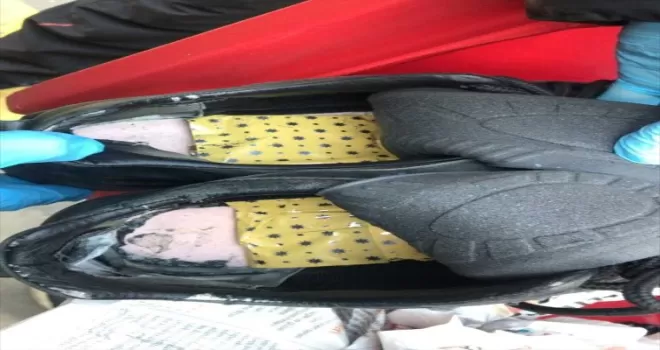 Rize'de kargo paketindeki ayakkabıdan uyuşturucu çıktı