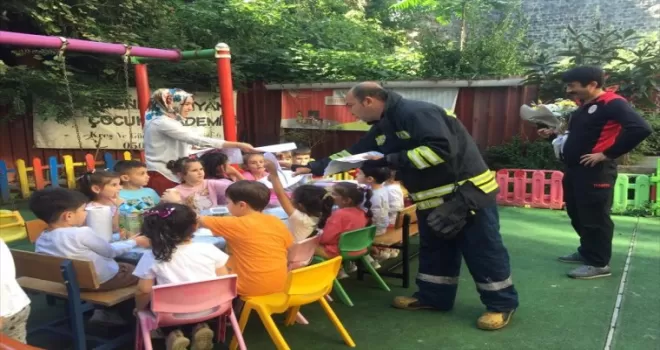 Rize'de öğrencilerinden itfaiye personellerine sürpriz kutlama