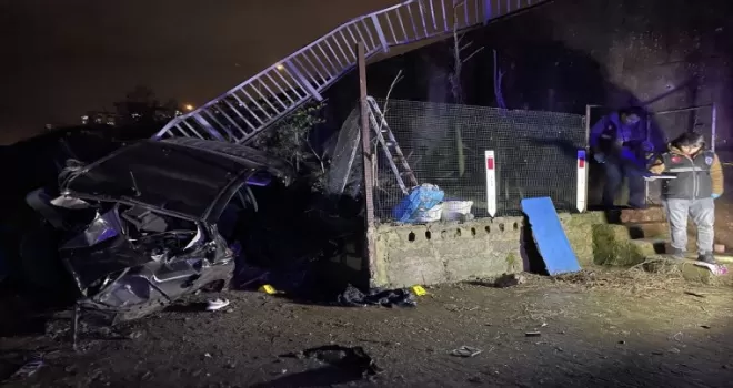 Rize'de üç metreden düşen otomobildeki 2 kişi öldü, 3 kişi yaralandı