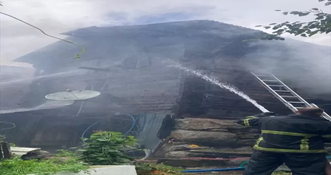 Rize’nin Ayder Yaylası’nda ahşap ev yandı