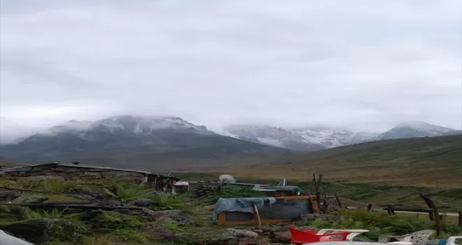 Rize’nin yüksek kesimleri beyaza büründü